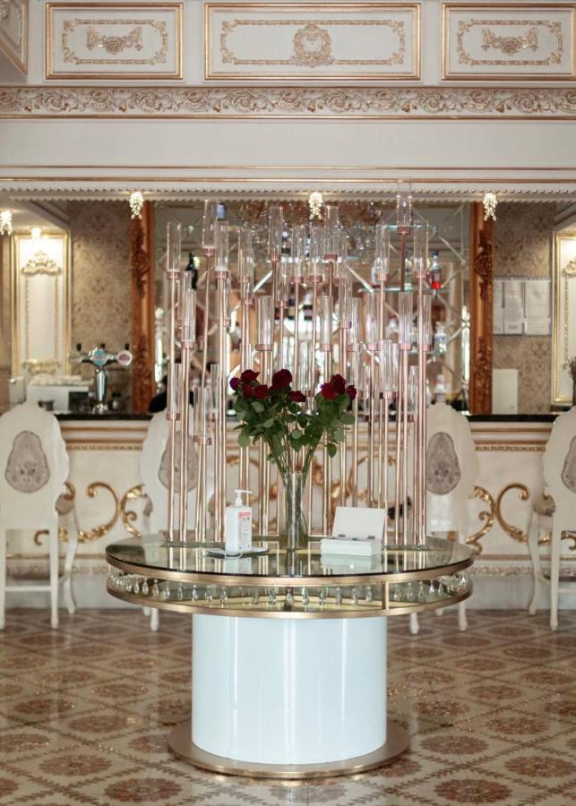 Hotel Grand Aristocrate Dubovtsy Exterior foto