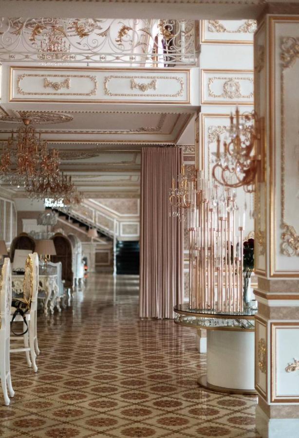 Hotel Grand Aristocrate Dubovtsy Exterior foto